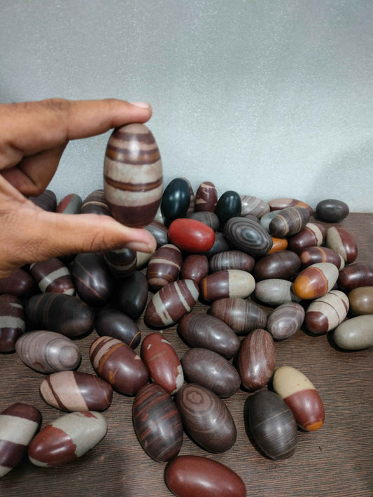 Janeyudhari narmdeswar shivling thumb sije 2 inch anguthe ka sije home pooja - Narmada Narmadeshwar shivling