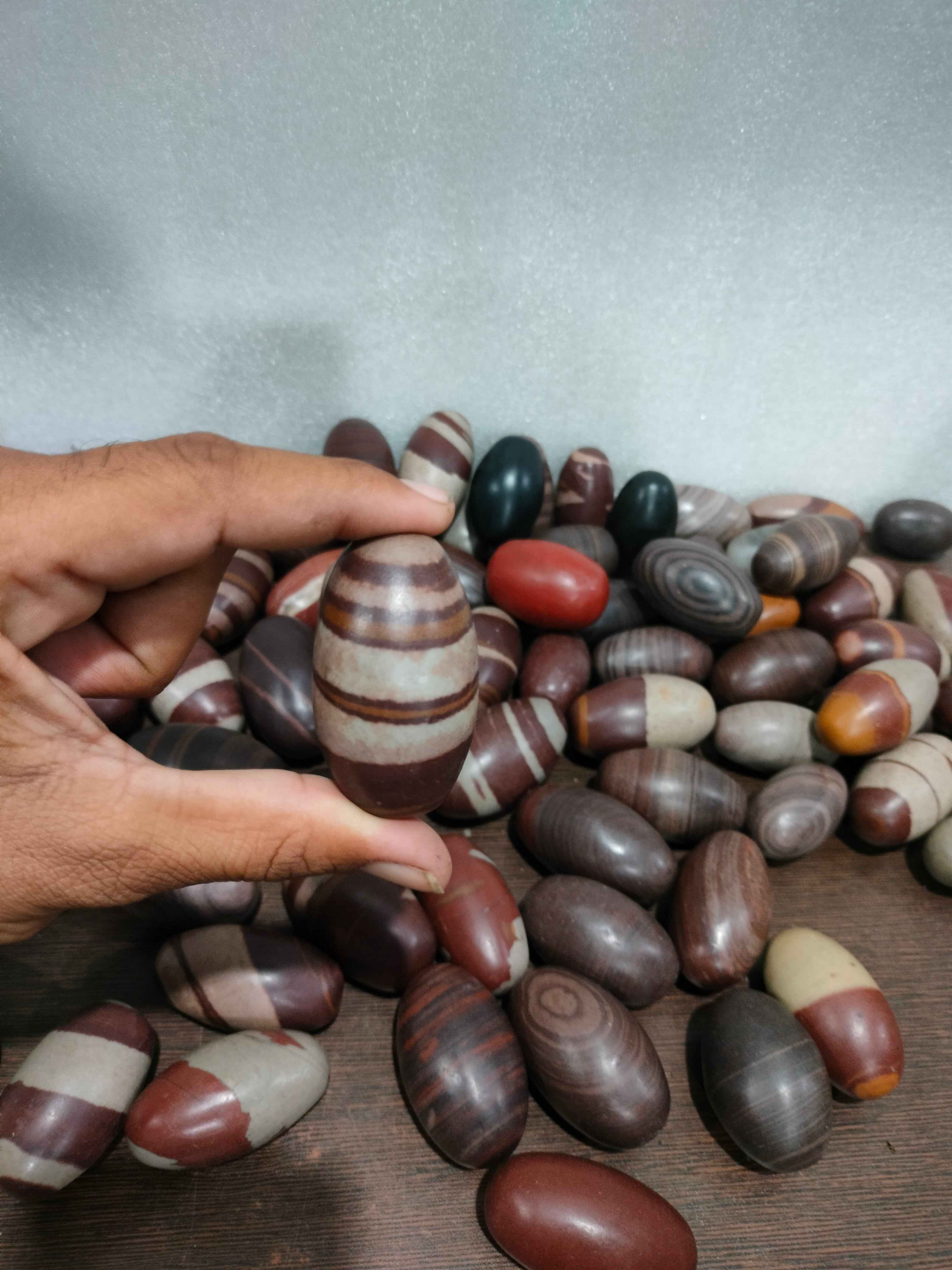 Janeyudhari narmdeswar shivling thumb sije 2 inch anguthe ka sije home pooja - Narmada Narmadeshwar shivling