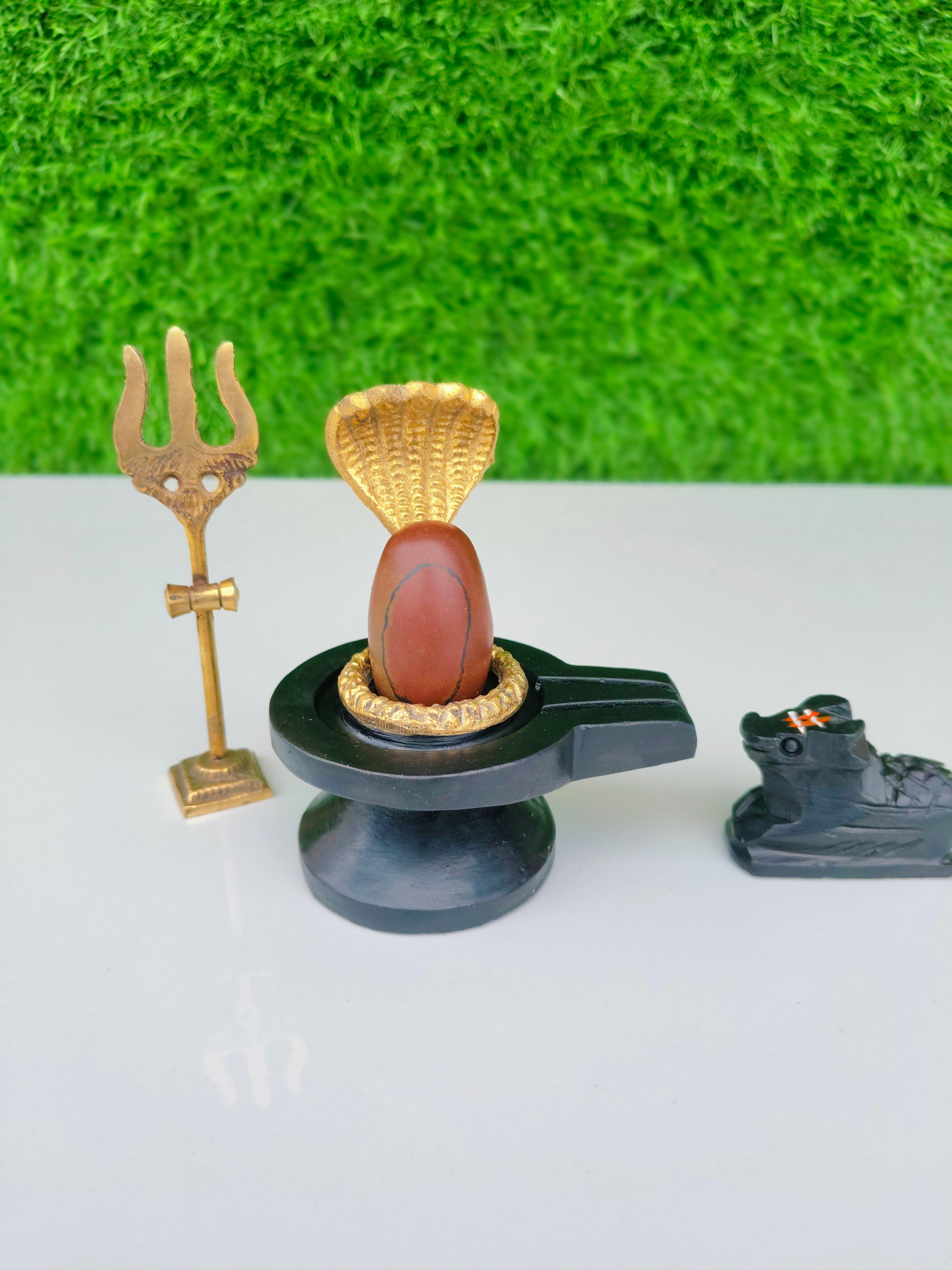 Narmdeswar shivling jaladhari naag nandi trishul