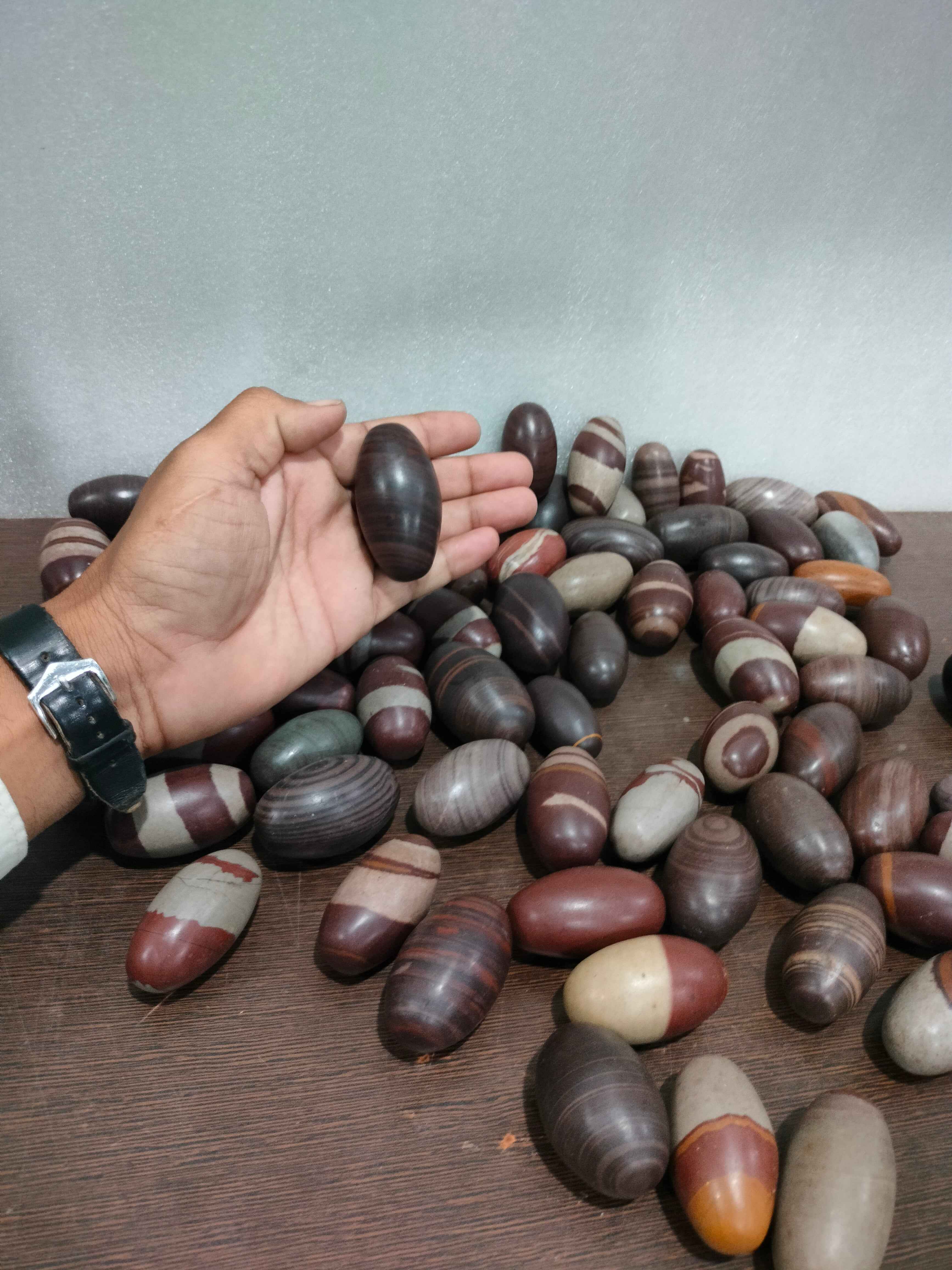 Janeyudhari narmdeswar shivling thumb sije 2 inch anguthe ka sije home pooja - Narmada Narmadeshwar shivling