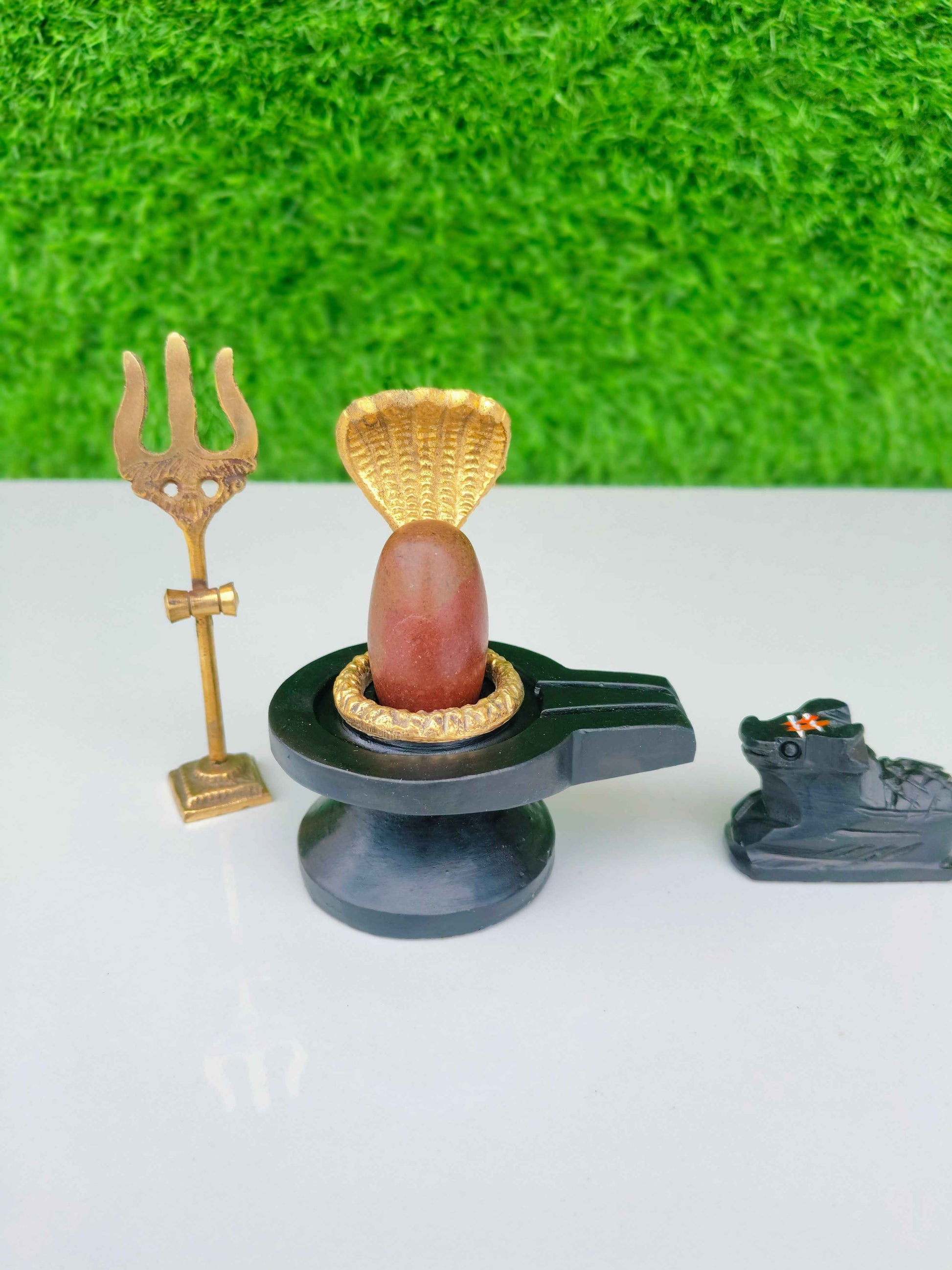 Narmdeswar shivling jaladhari naag nandi trishul